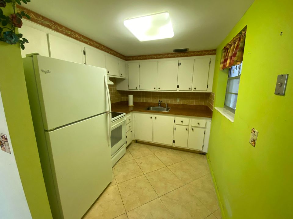 For Sale: $130,000 (2 beds, 1 baths, 798 Square Feet)