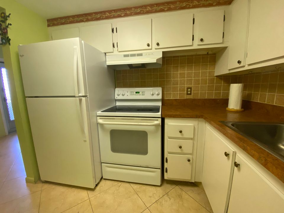 For Sale: $130,000 (2 beds, 1 baths, 798 Square Feet)