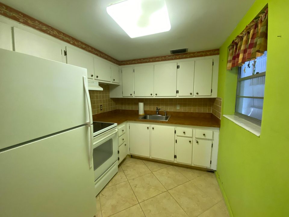 For Sale: $130,000 (2 beds, 1 baths, 798 Square Feet)