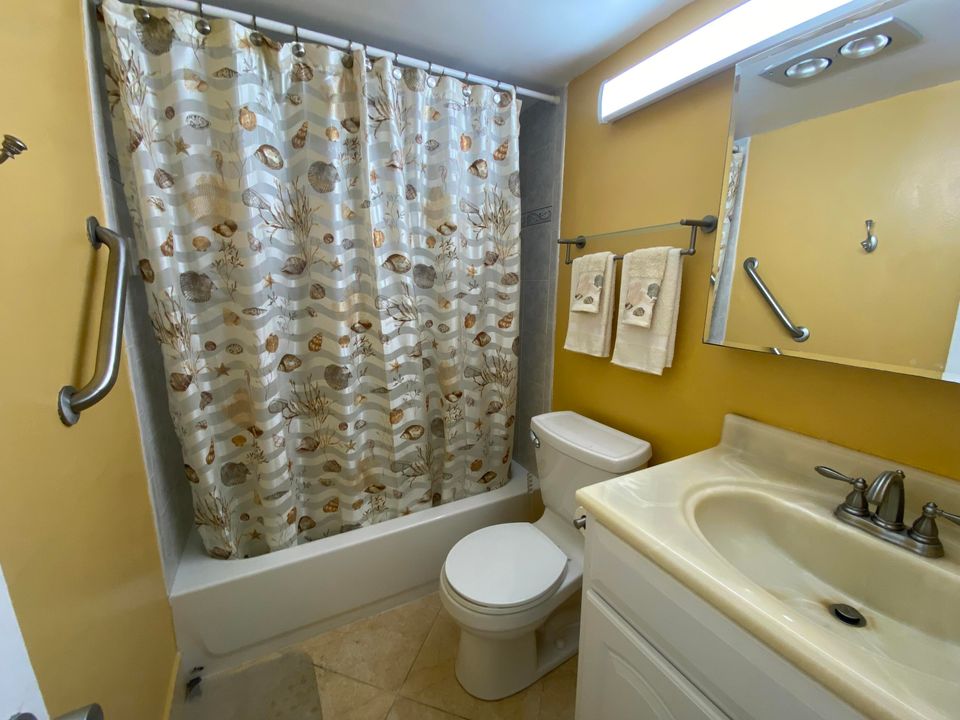 For Sale: $130,000 (2 beds, 1 baths, 798 Square Feet)