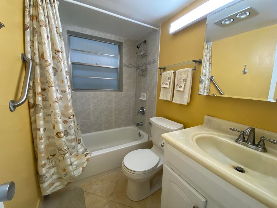 For Sale: $130,000 (2 beds, 1 baths, 798 Square Feet)