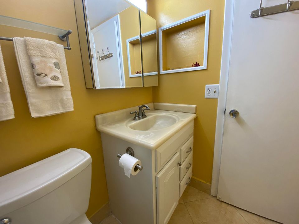 For Sale: $130,000 (2 beds, 1 baths, 798 Square Feet)