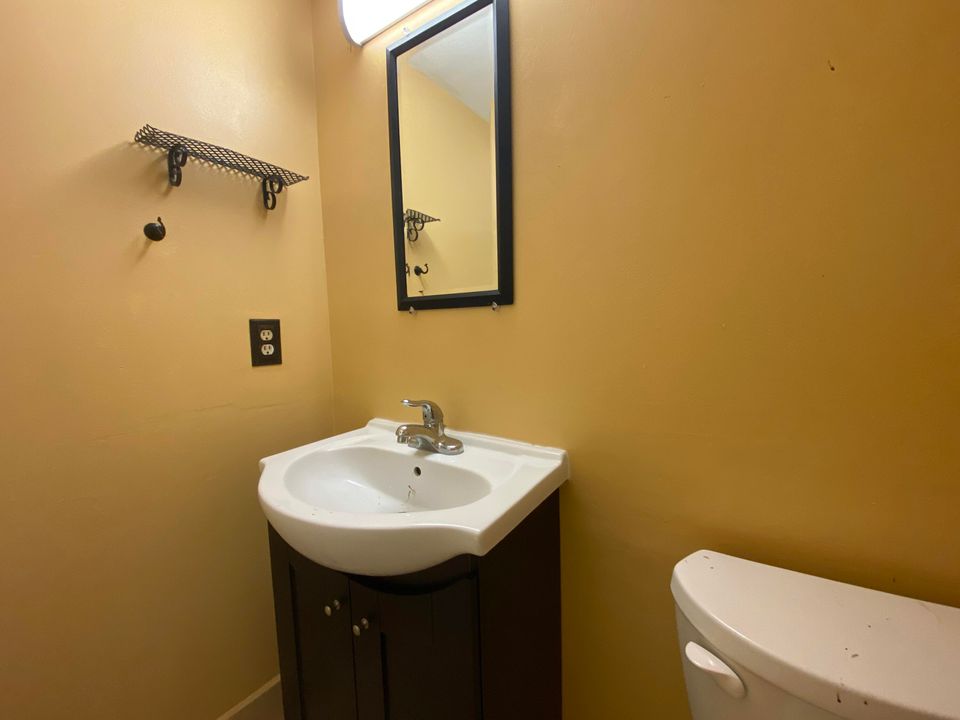 For Sale: $130,000 (2 beds, 1 baths, 798 Square Feet)