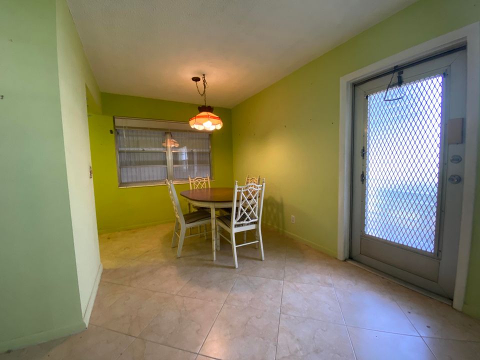 For Sale: $130,000 (2 beds, 1 baths, 798 Square Feet)