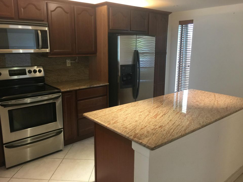 For Sale: $439,000 (2 beds, 2 baths, 1130 Square Feet)