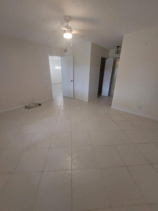 For Rent: $1,800 (2 beds, 2 baths, 1200 Square Feet)