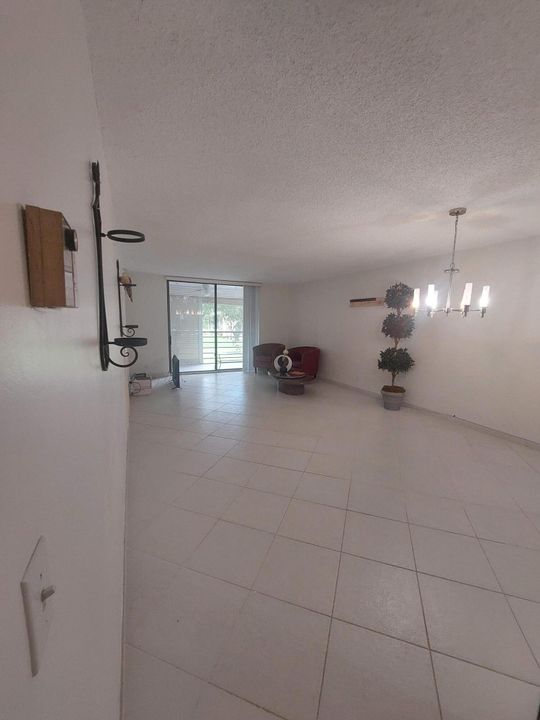 For Rent: $1,800 (2 beds, 2 baths, 1200 Square Feet)