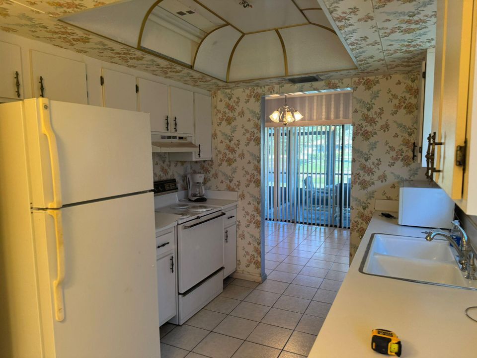 For Sale: $299,950 (2 beds, 2 baths, 1379 Square Feet)