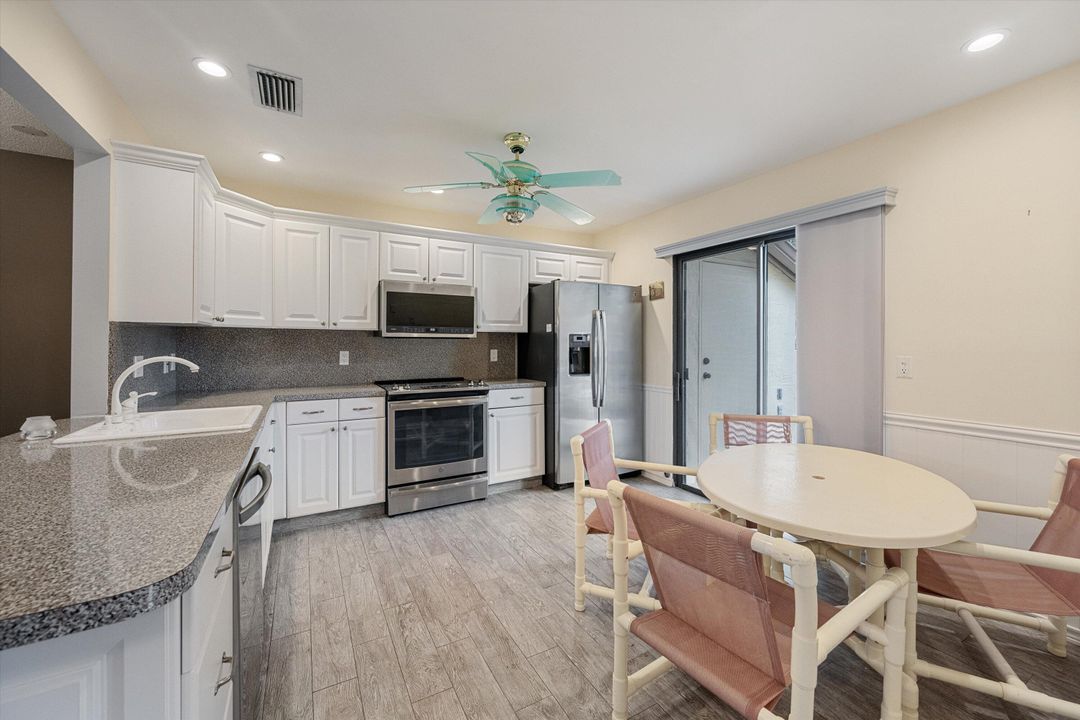 For Sale: $295,000 (2 beds, 2 baths, 1112 Square Feet)