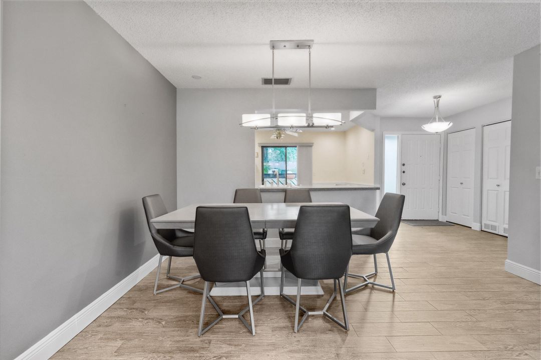 For Sale: $295,000 (2 beds, 2 baths, 1112 Square Feet)