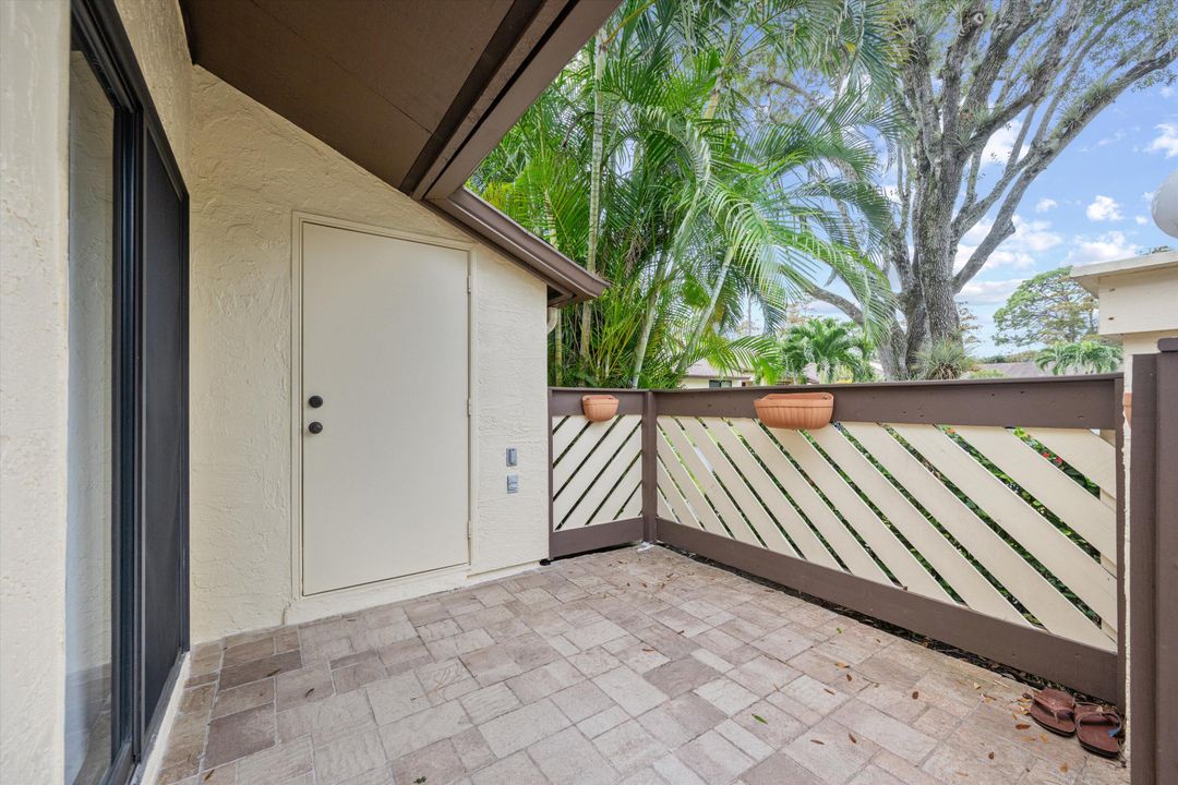 For Sale: $295,000 (2 beds, 2 baths, 1112 Square Feet)