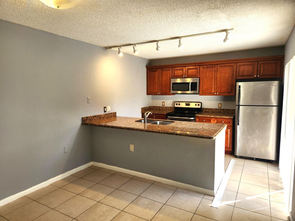 For Sale: $284,000 (2 beds, 2 baths, 1236 Square Feet)