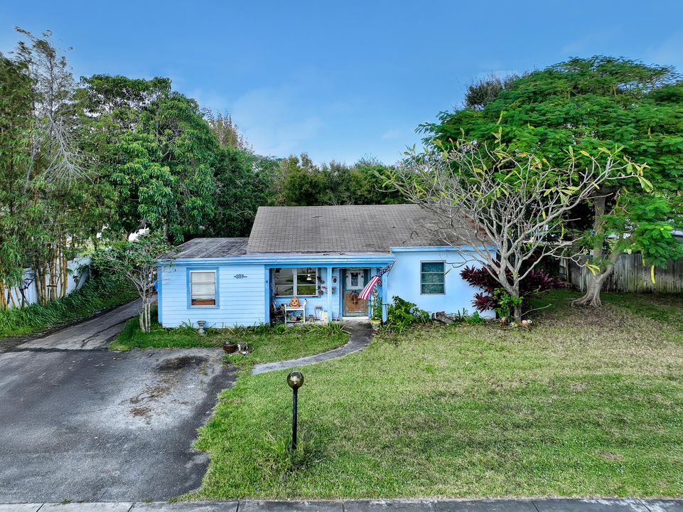 For Sale: $910,000 (2 beds, 1 baths, 1403 Square Feet)