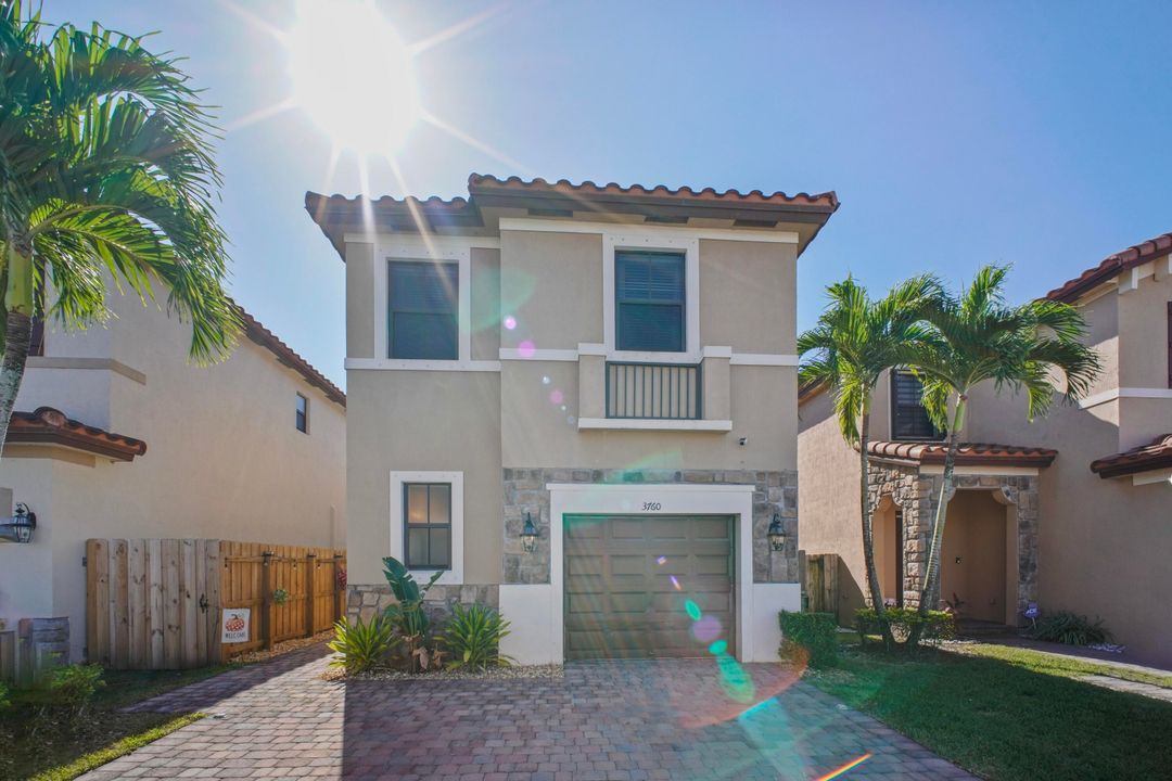 For Sale: $460,000 (3 beds, 3 baths, 1962 Square Feet)