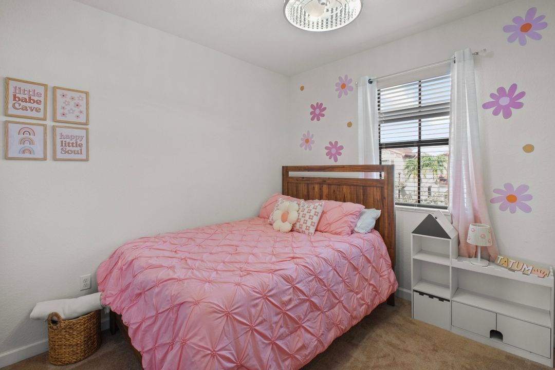 For Sale: $460,000 (3 beds, 3 baths, 1962 Square Feet)