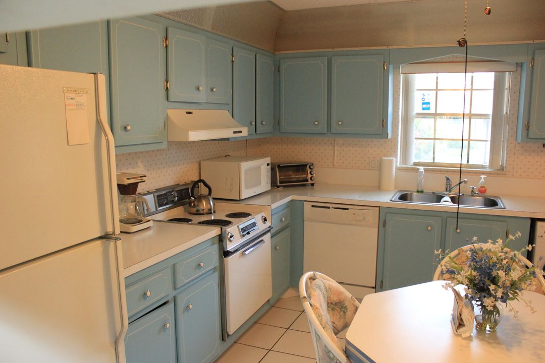 For Sale: $169,000 (2 beds, 2 baths, 1088 Square Feet)