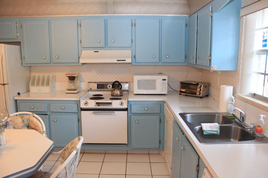 For Sale: $169,000 (2 beds, 2 baths, 1088 Square Feet)