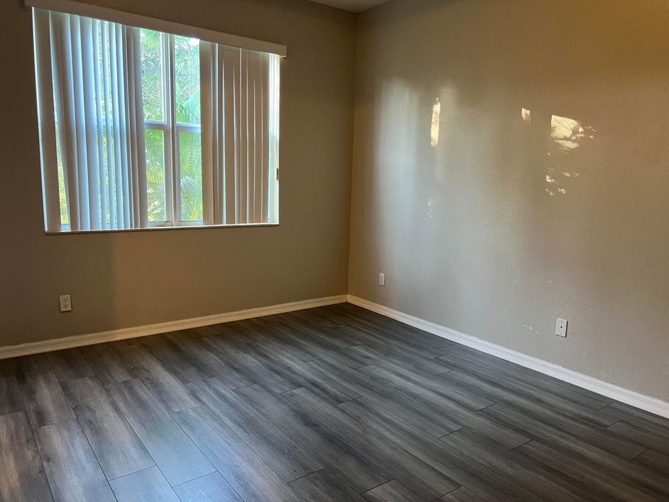 For Rent: $2,200 (3 beds, 2 baths, 1338 Square Feet)