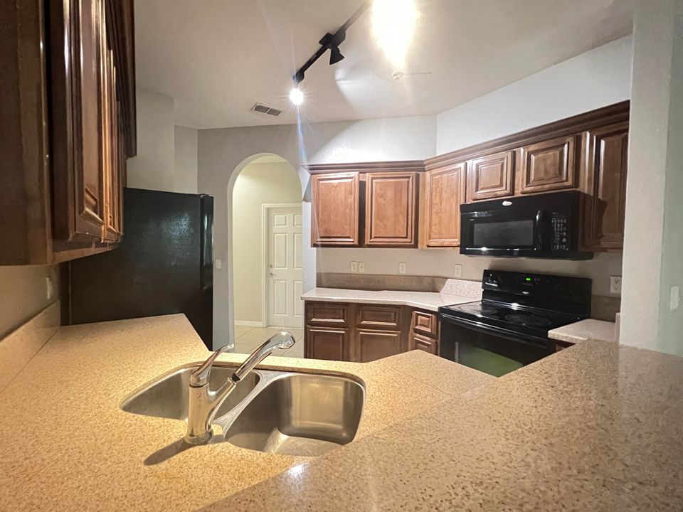 For Rent: $2,200 (3 beds, 2 baths, 1338 Square Feet)