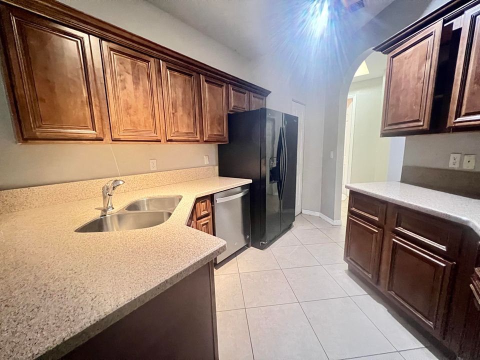 For Rent: $2,200 (3 beds, 2 baths, 1338 Square Feet)