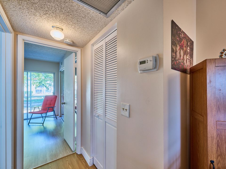 For Sale: $99,000 (1 beds, 1 baths, 779 Square Feet)