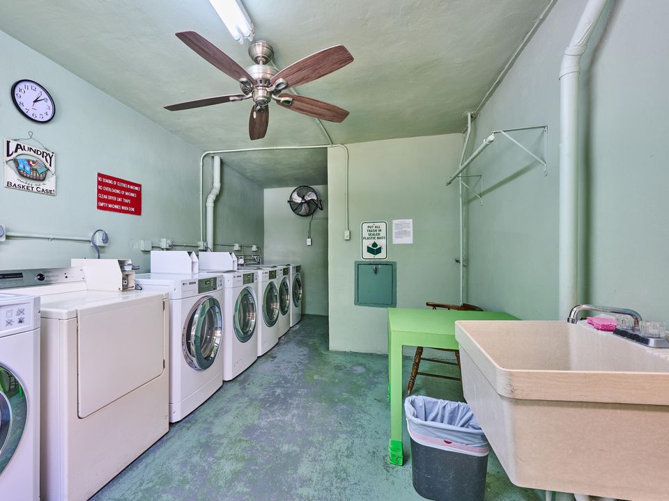 For Sale: $99,000 (1 beds, 1 baths, 779 Square Feet)