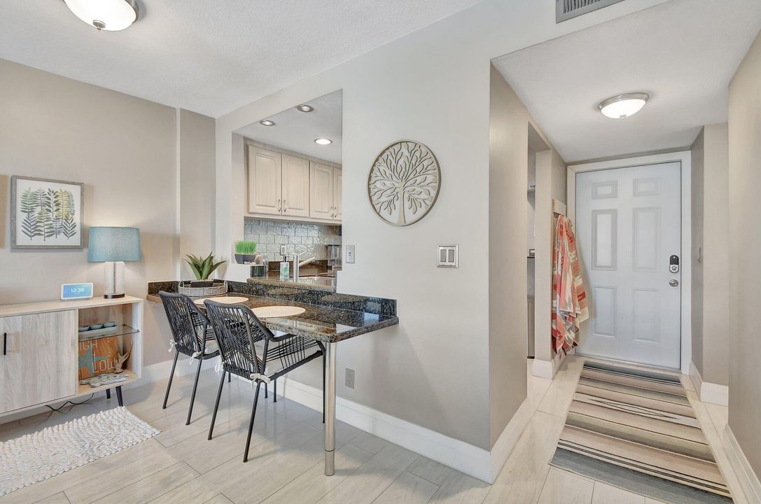 Active With Contract: $334,900 (1 beds, 1 baths, 760 Square Feet)