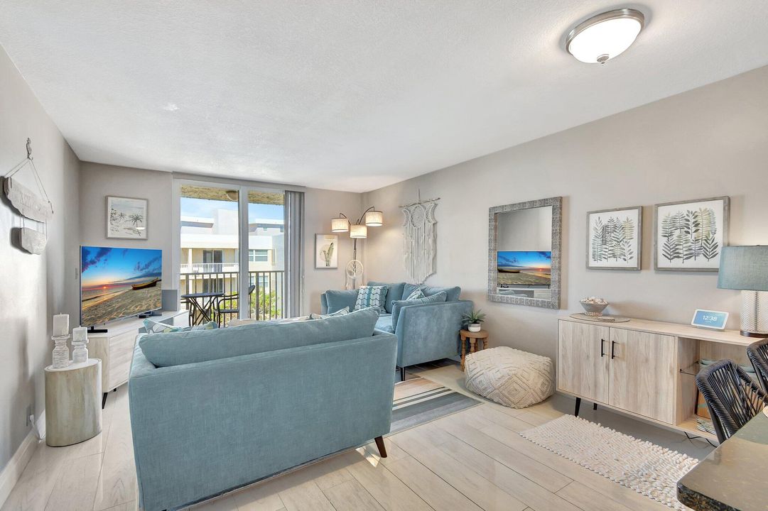 Active With Contract: $334,900 (1 beds, 1 baths, 760 Square Feet)