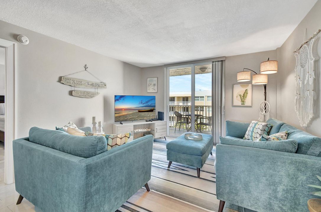 Active With Contract: $334,900 (1 beds, 1 baths, 760 Square Feet)