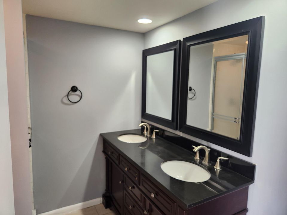 For Sale: $284,000 (2 beds, 2 baths, 1236 Square Feet)