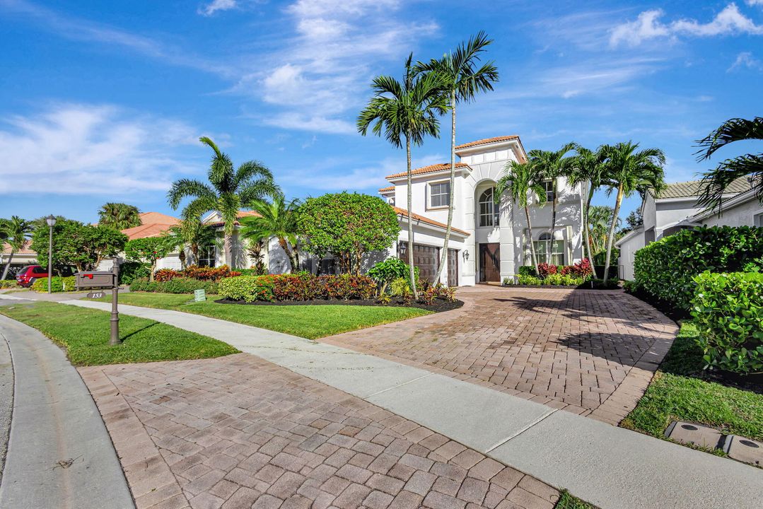 For Sale: $1,195,000 (5 beds, 3 baths, 2985 Square Feet)