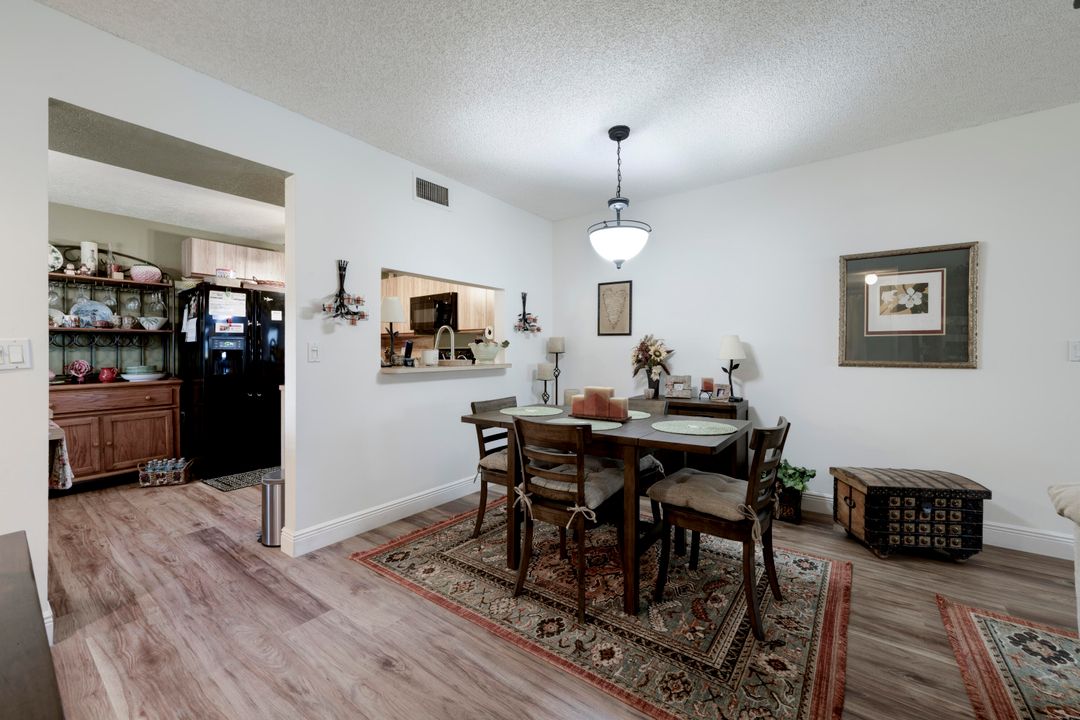 For Sale: $215,000 (2 beds, 2 baths, 1049 Square Feet)