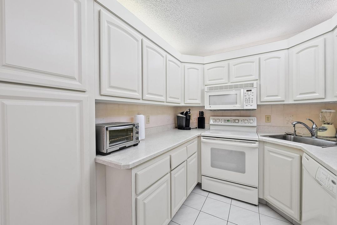 For Sale: $195,000 (3 beds, 2 baths, 1468 Square Feet)