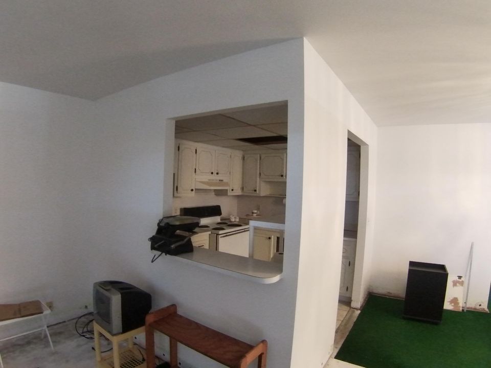 For Sale: $78,000 (1 beds, 1 baths, 720 Square Feet)