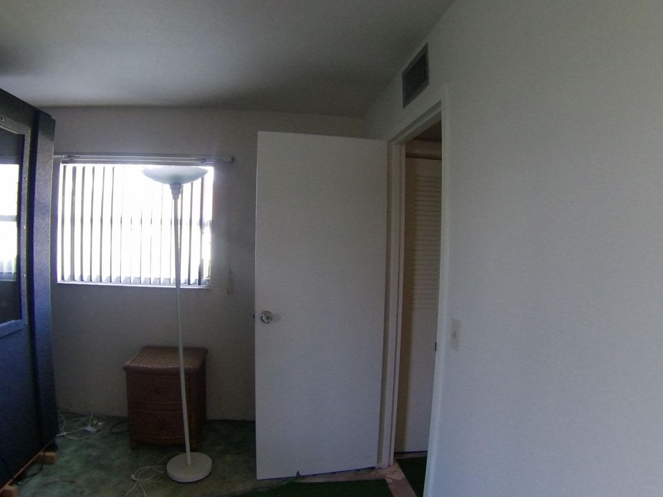 For Sale: $78,000 (1 beds, 1 baths, 720 Square Feet)