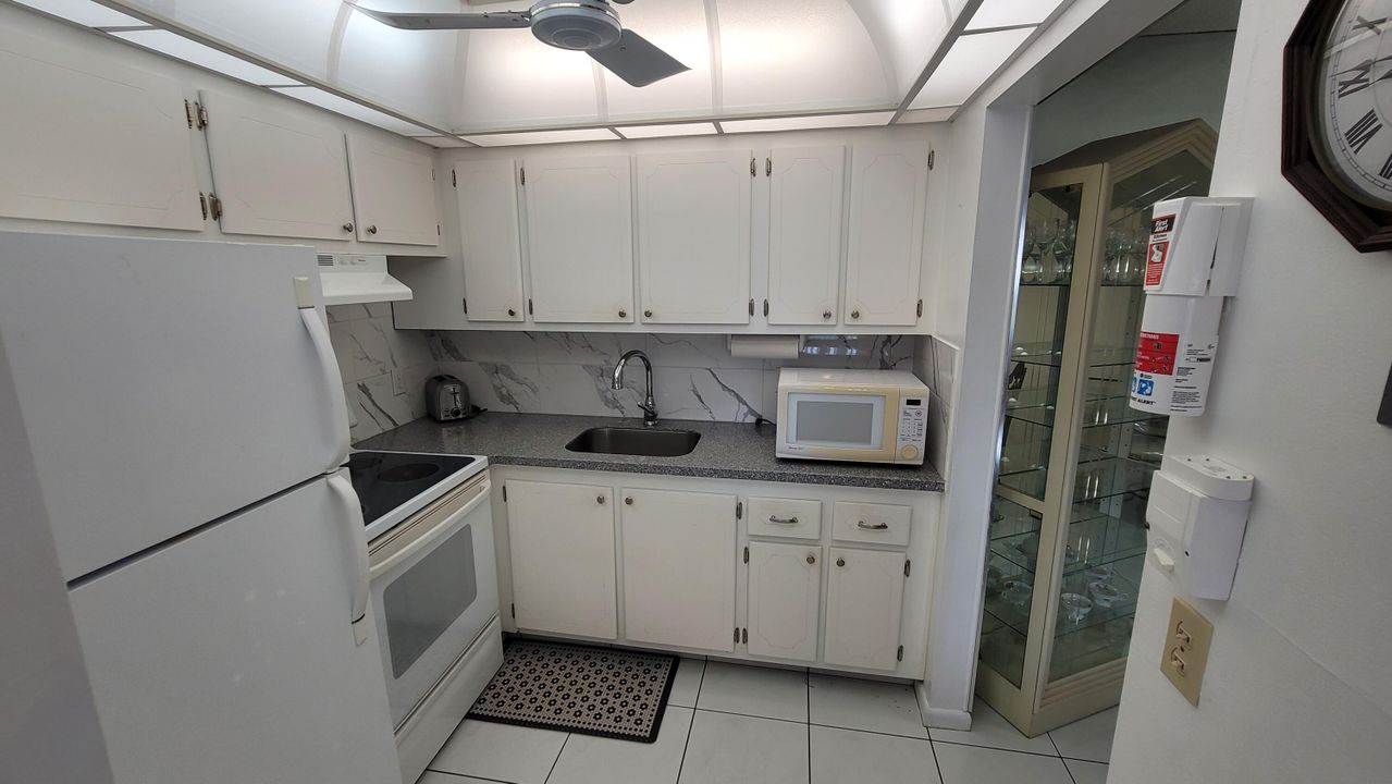 For Rent: $1,400 (1 beds, 1 baths, 684 Square Feet)