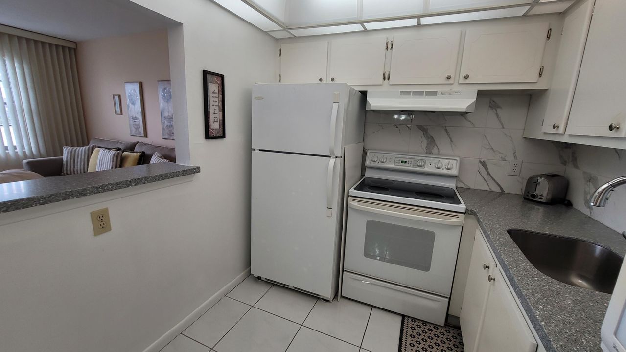 For Rent: $1,400 (1 beds, 1 baths, 684 Square Feet)