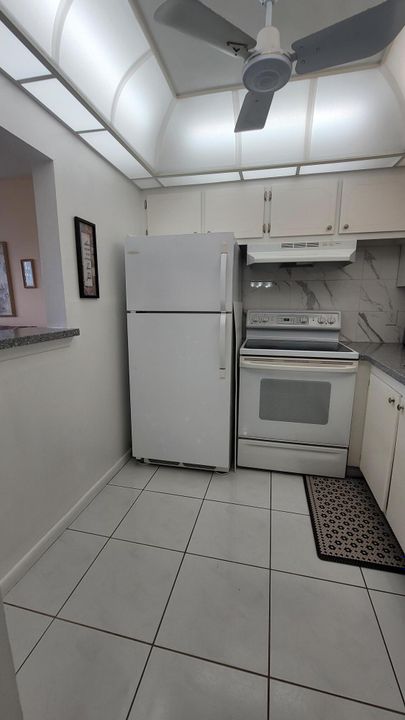 For Rent: $1,400 (1 beds, 1 baths, 684 Square Feet)