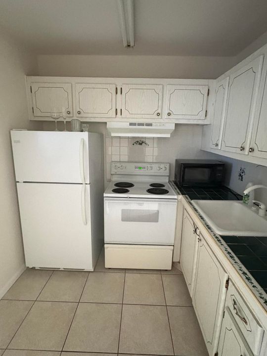 For Rent: $1,500 (1 beds, 1 baths, 570 Square Feet)