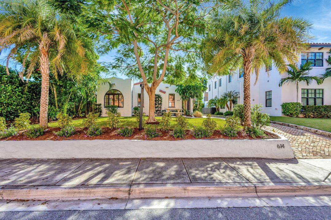 For Sale: $1,775,000 (3 beds, 2 baths, 2600 Square Feet)