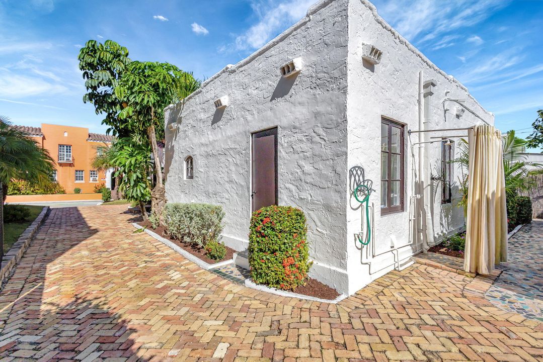 For Sale: $1,775,000 (3 beds, 2 baths, 2600 Square Feet)