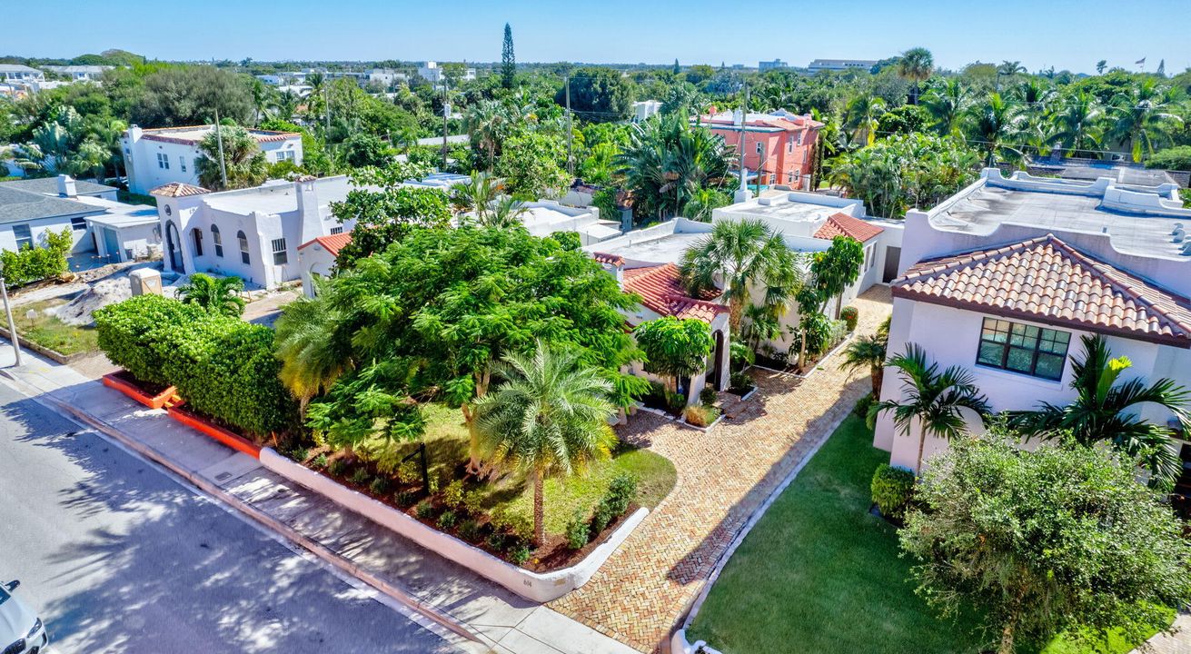 For Sale: $1,775,000 (3 beds, 2 baths, 2600 Square Feet)