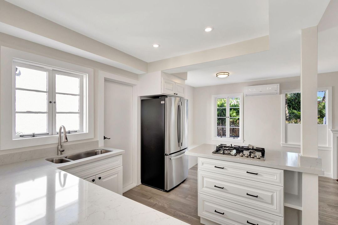 For Sale: $1,775,000 (3 beds, 2 baths, 2600 Square Feet)