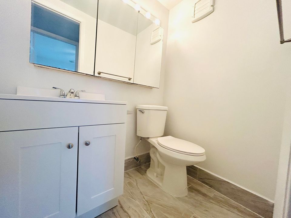 For Sale: $110,000 (2 beds, 1 baths, 819 Square Feet)