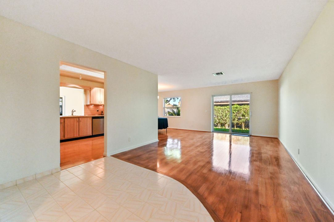 For Sale: $369,000 (2 beds, 2 baths, 1527 Square Feet)