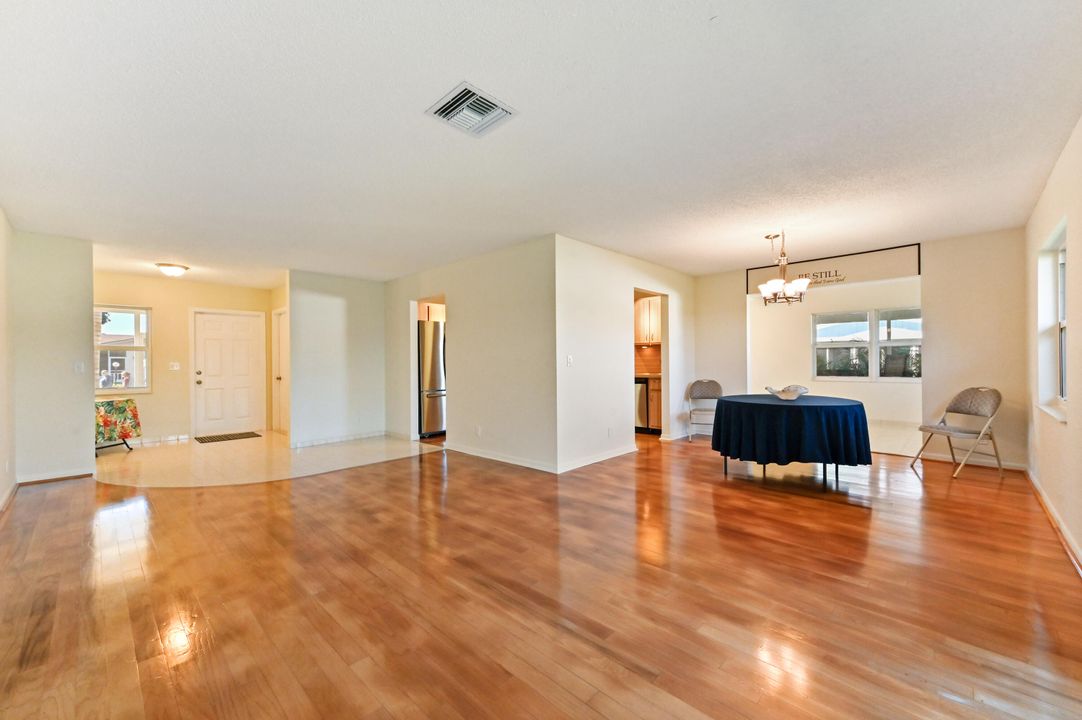 For Sale: $369,000 (2 beds, 2 baths, 1527 Square Feet)