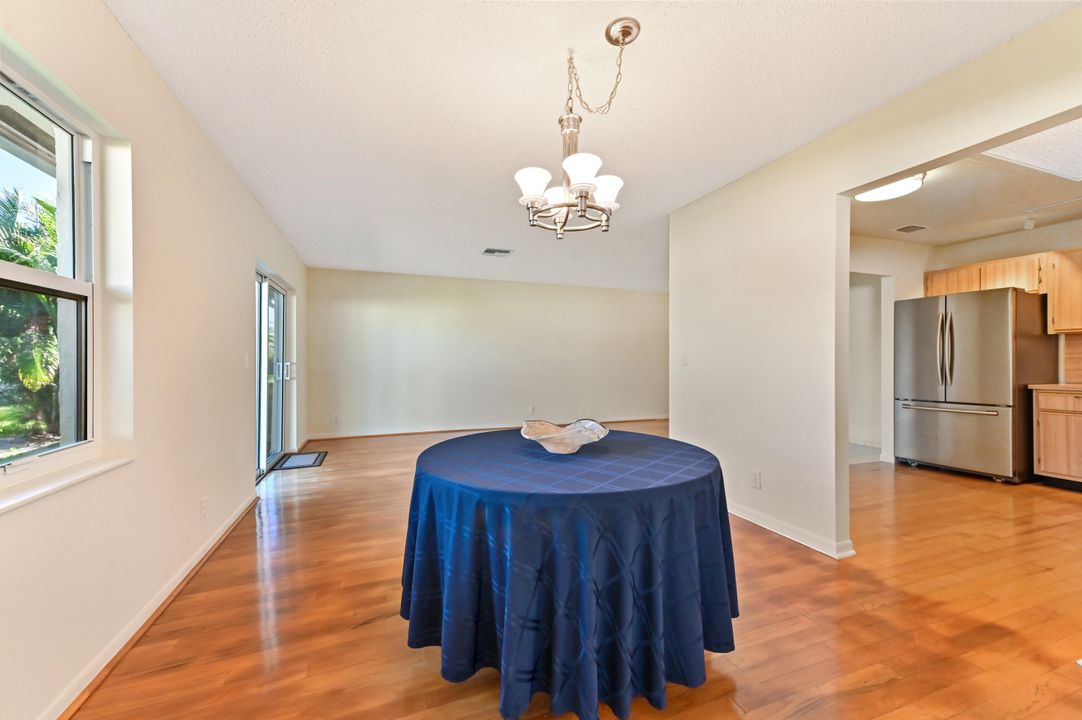 For Sale: $369,000 (2 beds, 2 baths, 1527 Square Feet)