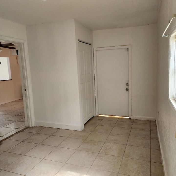 For Sale: $360,000 (3 beds, 1 baths, 1130 Square Feet)