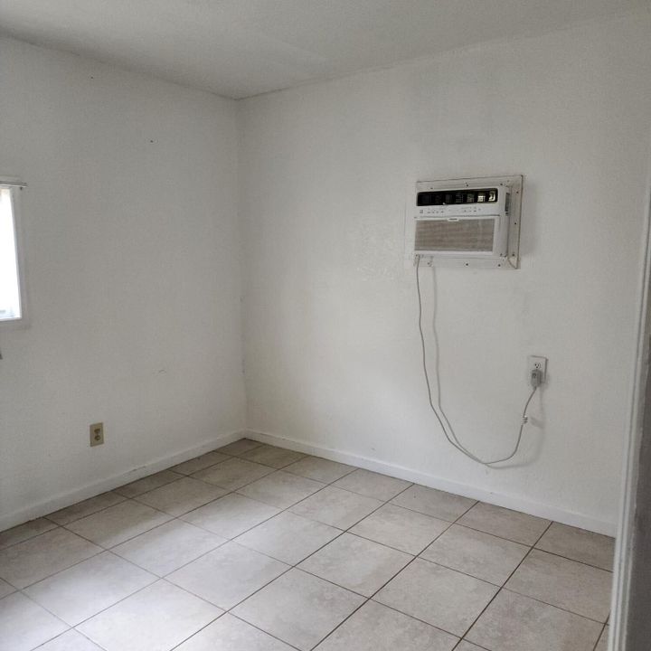 For Sale: $360,000 (3 beds, 1 baths, 1130 Square Feet)