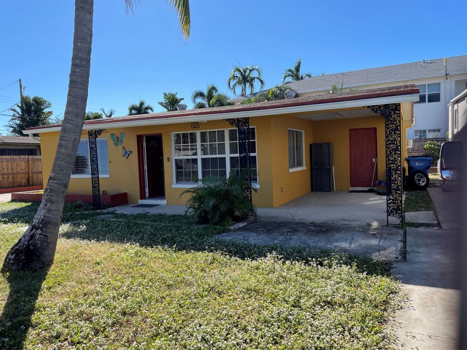 For Sale: $360,000 (3 beds, 1 baths, 1130 Square Feet)